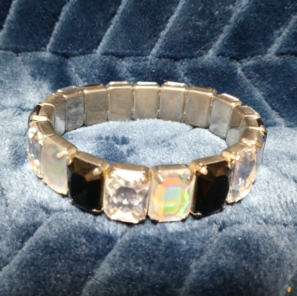 Large rhinestone stretch bracelet